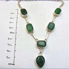 necklace.. emerald-